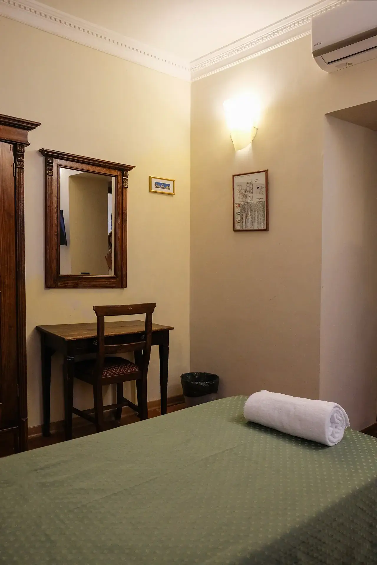 Foto camera singola verso entrata