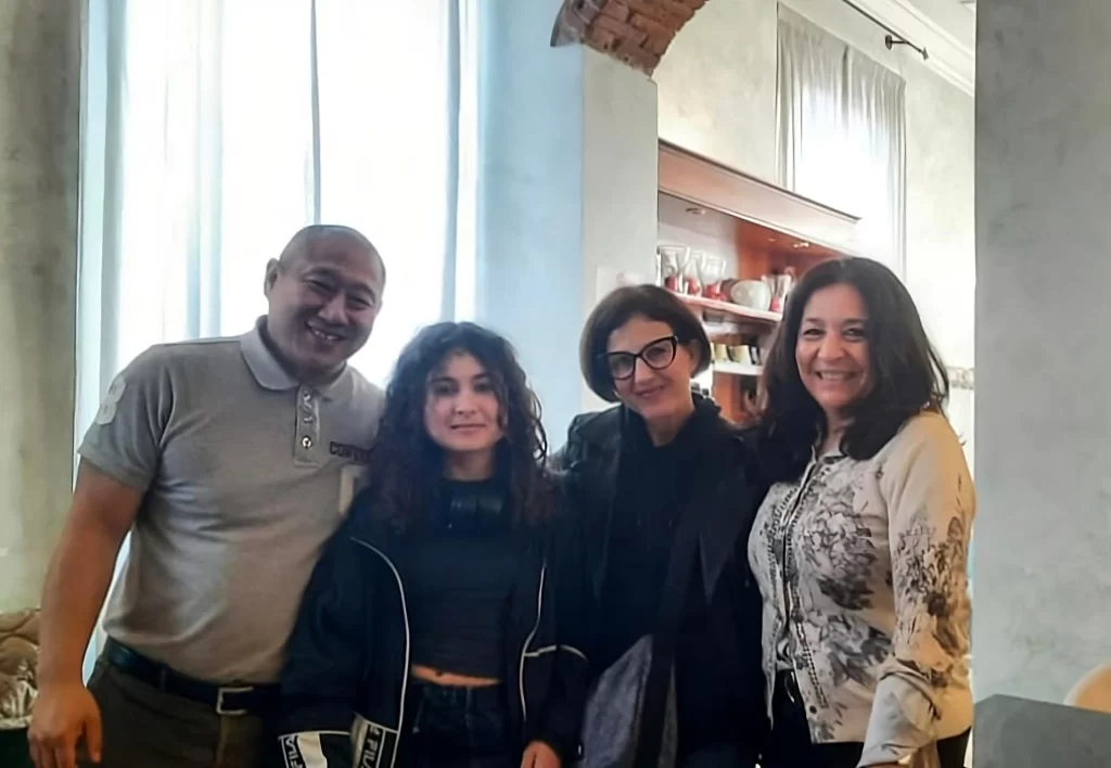 foto dei proprietaria con ospiti